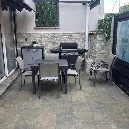 T4 Front De Piscine Interieure Privee Clim *